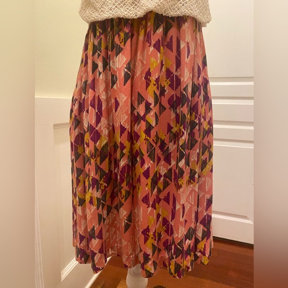 Funky Scoop Neck Dress - Picture 4 of 5